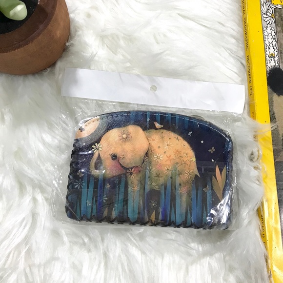 RESTOCKED! Elephant Wallet - Picture 6 of 7